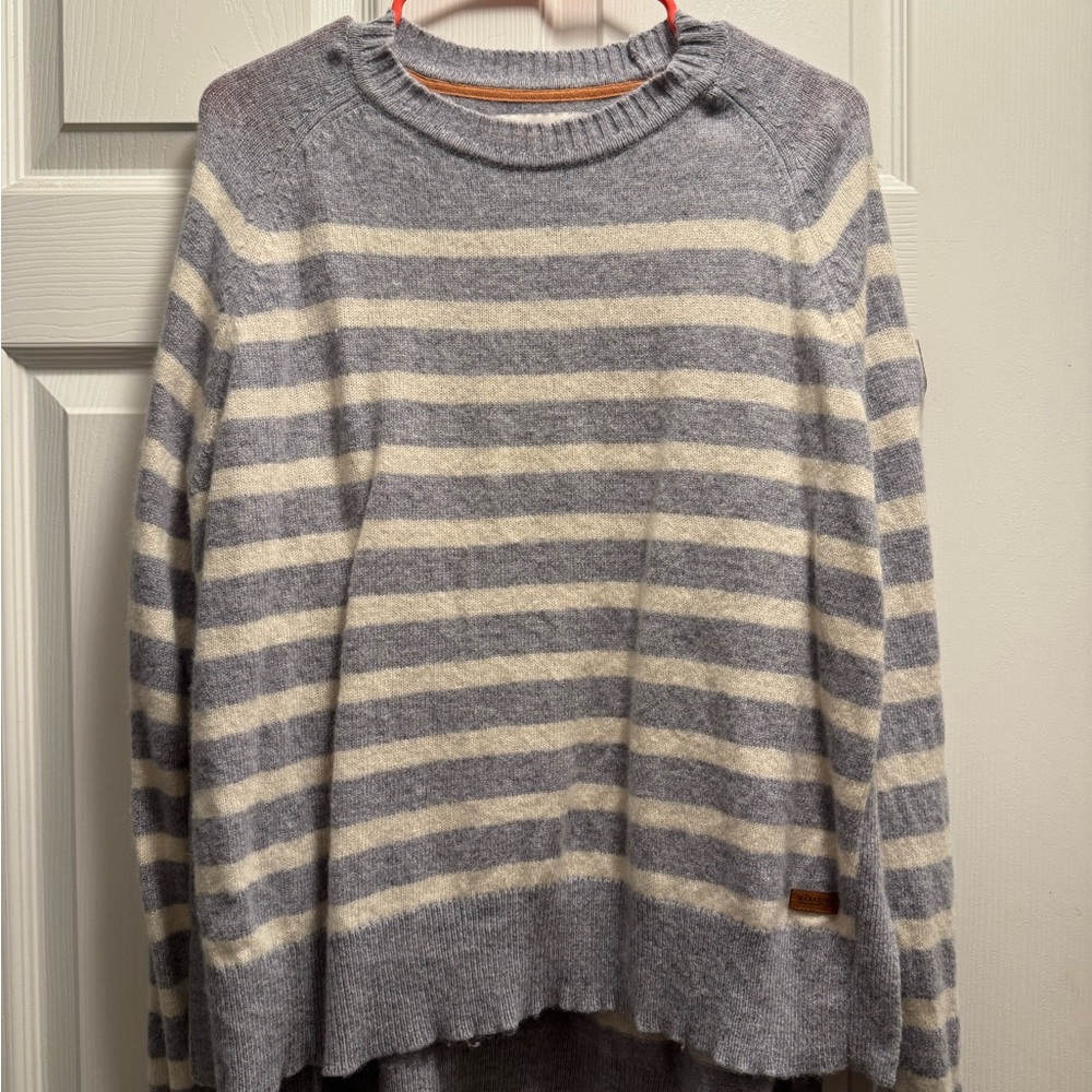 💙💙Wanakome Gray and Cream Knit Sweater